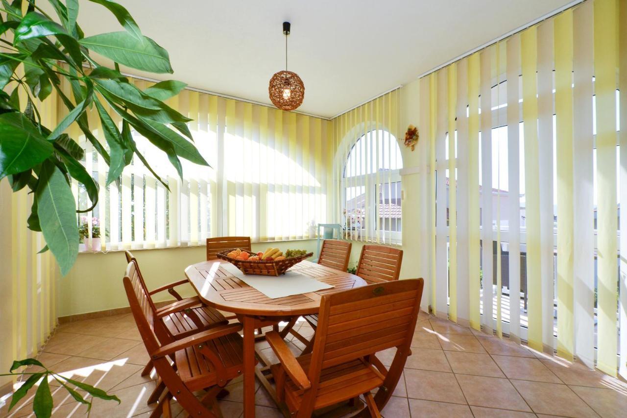 Apartment Una Apartment Seget Vranjica