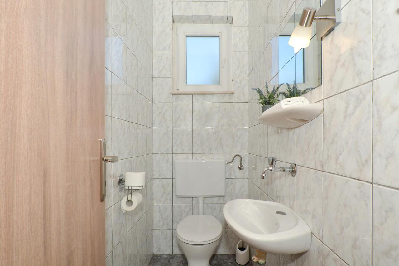 Apartment Apartment Una Seget Vranjica